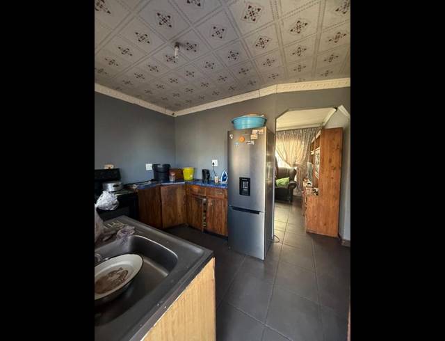 6 BEDROOM HOUSE FOR SALE IN TEMBISA CENTRAL